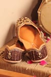 Buy_House Of Vitti India_Brown Peacock Zardozi Embroidered Juttis 