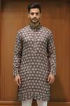 Buy_Char Chaand_Brown Linen, Silk Geometric Kurta _at_Aza_Fashions