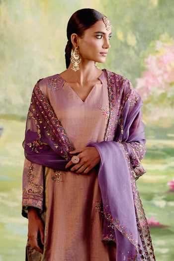 Naaz By Noor_Purple Chanderi, Tissue, Organza Embroidery V-neck Jor Baagh Kurta Set _Online_at_Aza_Fashions