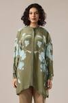 Buy_GOLDN_Green Crepe Mandarin Collar Printed Shirt Tunic _at_Aza_Fashions