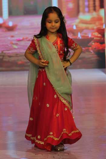 Buy_Yuvraani Jaipur_Red Silk, Net, Cotton Embroidery Cherry Lehenga Set _Online_at_Aza_Fashions