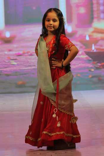 Buy_Yuvraani Jaipur_Red Silk, Net, Cotton Embroidery Cherry Lehenga Set 