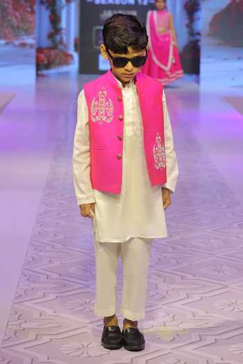 Yuvraani Jaipur_Fuchsia Silk, Cotton, Taffeta Embroidery Hand Bundi Kurta And Pant Set _Online_at_Aza_Fashions