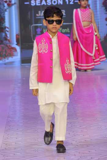 Buy_Yuvraani Jaipur_Fuchsia Silk, Cotton, Taffeta Embroidery Hand Bundi Kurta And Pant Set _at_Aza_Fashions