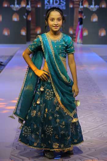 Yuvraani Jaipur_Teal Taffeta, Silk, Cotton Zari, Tassels Floral Pattern Lehenga Set _Online