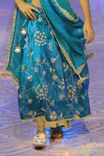 Buy_Yuvraani Jaipur_Teal Taffeta, Silk, Cotton Zari, Tassels Floral Pattern Lehenga Set _Online