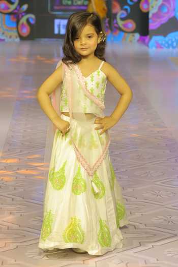 Yuvraani Jaipur_Green Cotton, Net Embroidery Hand Pure Spun Girls Lehenga Set With Dupatta _Online_at_Aza_Fashions