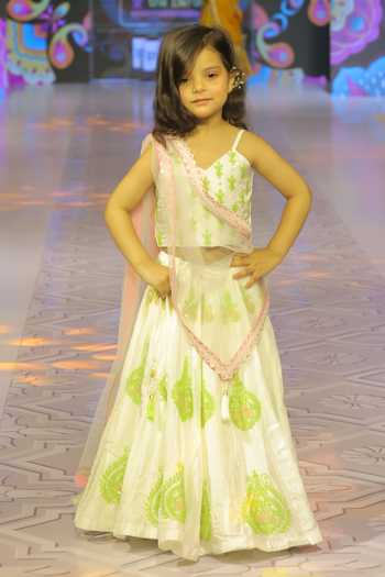 Buy_Yuvraani Jaipur_Green Cotton, Net Embroidery Hand Pure Spun Girls Lehenga Set With Dupatta _Online_at_Aza_Fashions