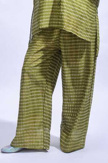 JAYATI GOENKA_Olive Green Chanderi Silk Halter Neck, Collared Mud Block Print Pant Set _Online