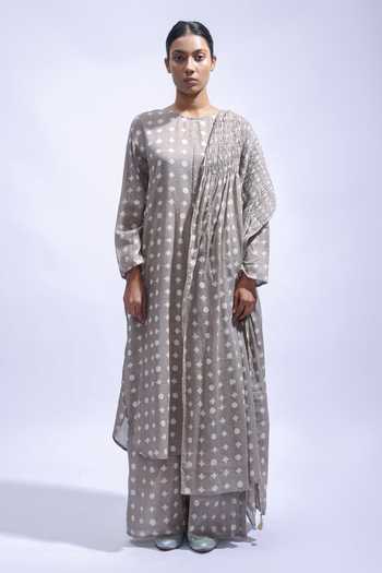 Buy_JAYATI GOENKA_Grey Cotton Smocking Round Neck Mud Block Printed Kurta Set _Online_at_Aza_Fashions