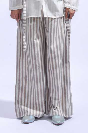 JAYATI GOENKA_Off White Chanderi Silk, Poplin Collared Ash Stripe Pattern Yoke With Pant Set _Online