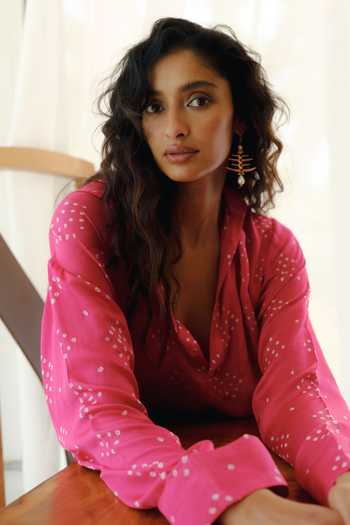 Ituvana_Pink Silk V-neck Suma Bandhani Kaftan _Online_at_Aza_Fashions