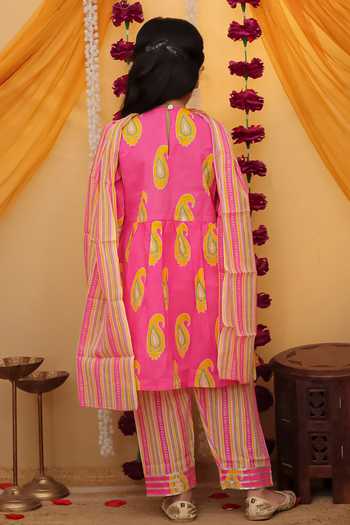 Shop_JILMIL DREAMWEAR_Pink Cotton Mirrors, Beads, Girls Paisley Print Kurta Set With Pant And Dupatta _at_Aza_Fashions