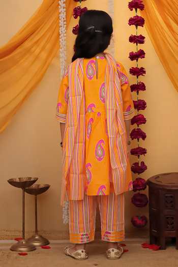 Shop_JILMIL DREAMWEAR_Yellow Cotton Printed Kurta Set _at_Aza_Fashions