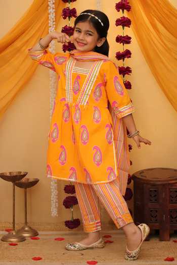 Shop_JILMIL DREAMWEAR_Yellow Cotton Printed Kurta Set _Online_at_Aza_Fashions