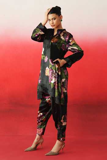 Buy_Rainas_Multi Color Velvet Mandarin Collar Floral Print Tunic And Pant Set _Online_at_Aza_Fashions