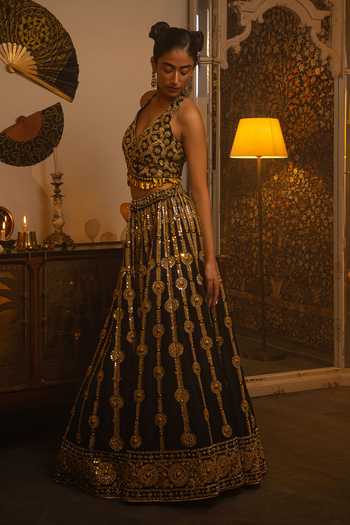 Buy_Vandana Sethi_Black Dupion Sequins, Mirrors, Metallic Thread V-neck And Work Silk Lehenga Set 