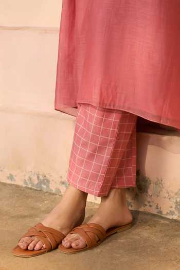 Buy_Vaayu_Pink Muslin Applique Round Neck Hibiscus Kurta And Pant Set _Online_at_Aza_Fashions