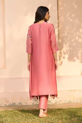 Shop_Vaayu_Pink Muslin Applique Round Neck Hibiscus Kurta And Pant Set _at_Aza_Fashions