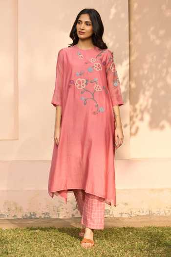 Buy_Vaayu_Pink Muslin Applique Round Neck Hibiscus Kurta And Pant Set 