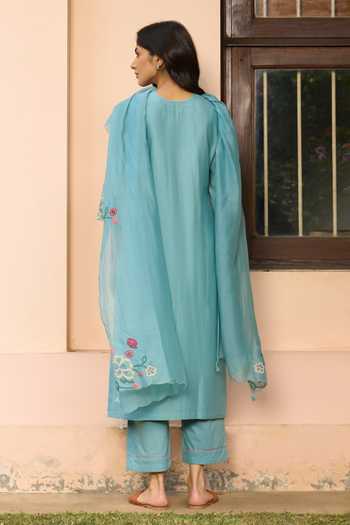 Shop_Vaayu_Blue Muslin Applique Round Neck Cotton Kurta Set With Dupatta _at_Aza_Fashions