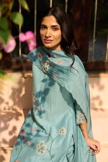 Buy_Vaayu_Blue Muslin Applique Round Neck Cotton Kurta Set With Dupatta _Online_at_Aza_Fashions