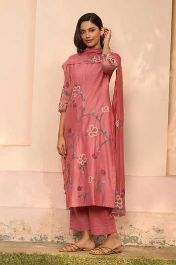 Vaayu_Pink Muslin Applique Round Neck Hibiscus Cotton Kurta Set _Online_at_Aza_Fashions