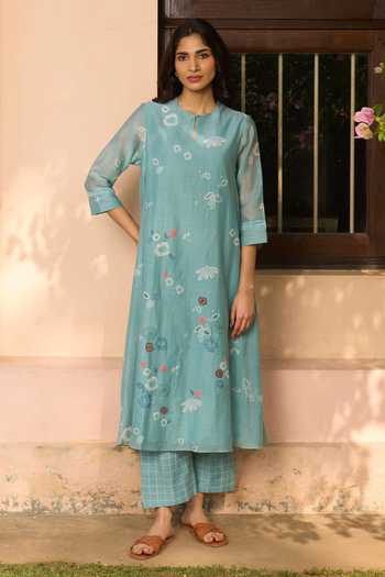 Buy_Vaayu_Muslin Applique Keyhole Neck Floral Pattern Cotton Kurta And Pant Set _at_Aza_Fashions