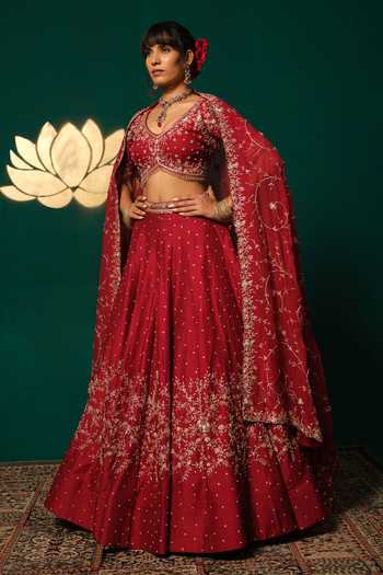 Buy_Niloufer By Aasif Ally_Red Silk, Tissue Embroidery, Sequins V-neck Zardozi And And Dupptta Lehenga Set 