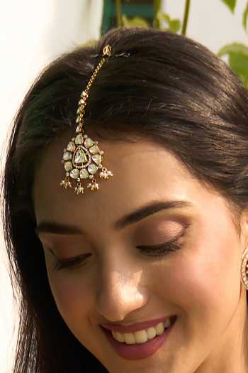 Buy_Kaari_White Pearls, Stones Ragini Gold Plated Vellore Maang Tikka _at_Aza_Fashions