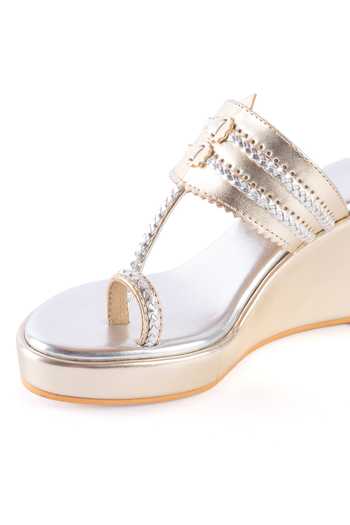 Buy_PREET KAUR_Gold Buckles Dull Two Tone Kolhapuri Wedges _Online_at_Aza_Fashions