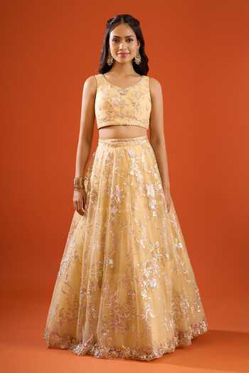 Buy_Samyukta Singhania_Yellow Net Sequins V-neck Floral Embroidered Lehenga Set 