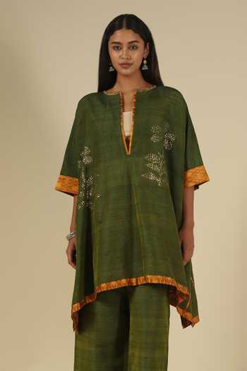 Buy_LATHA PUTTANNA_Olive Green Silk Sequins, Embroidery Split V-neck, Yes Raw Kurta And Pant Set _Online_at_Aza_Fashions