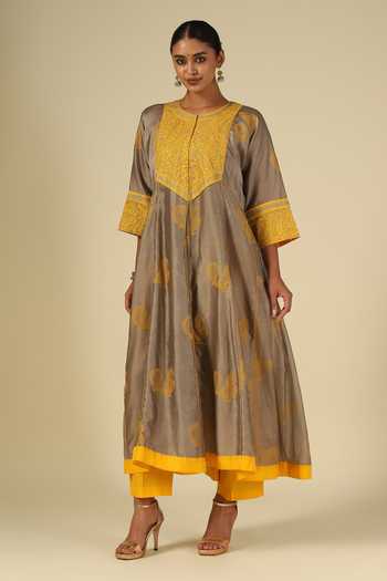 Buy_LATHA PUTTANNA_Silver Cotton, Organza, Chanderi Silk Block Print Kurta Set With Dupatta 