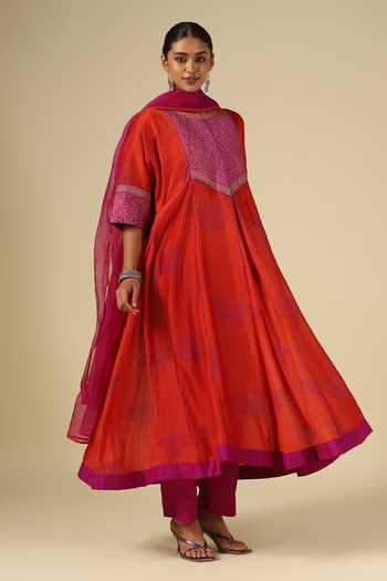 Buy_LATHA PUTTANNA_Red Chanderi Silk, Silk, Cotton, Organza Block Print Thread Anarkali Set _at_Aza_Fashions