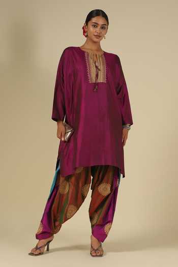 Buy_LATHA PUTTANNA_Magenta Silk Embroidery, Tassels Keyhole Neck, Yes Karnataka Yoke Kurta Set _Online_at_Aza_Fashions