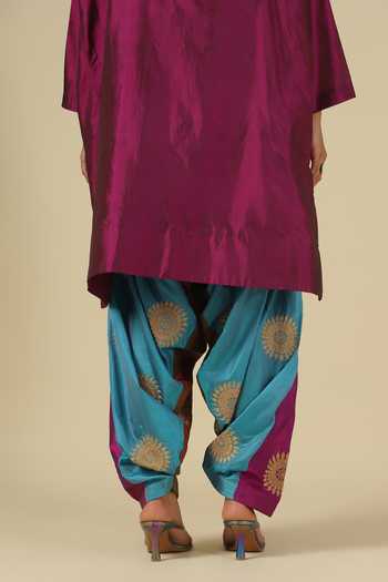 Buy_LATHA PUTTANNA_Magenta Silk Embroidery, Tassels Keyhole Neck, Yes Karnataka Yoke Kurta Set _Online
