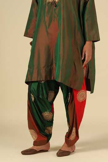 Buy_LATHA PUTTANNA_Green Silk Embroidery Split V-neck, Yes Karnataka Kurta Set _Online_at_Aza_Fashions