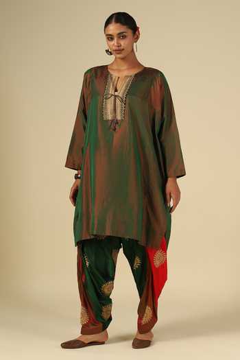 Shop_LATHA PUTTANNA_Green Silk Embroidery Split V-neck, Yes Karnataka Kurta Set _Online_at_Aza_Fashions