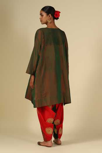 Shop_LATHA PUTTANNA_Green Silk Embroidery Split V-neck, Yes Karnataka Kurta Set _at_Aza_Fashions