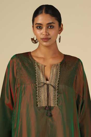 Shop_LATHA PUTTANNA_Green Silk Embroidery Split V-neck, Yes Karnataka Kurta Set 