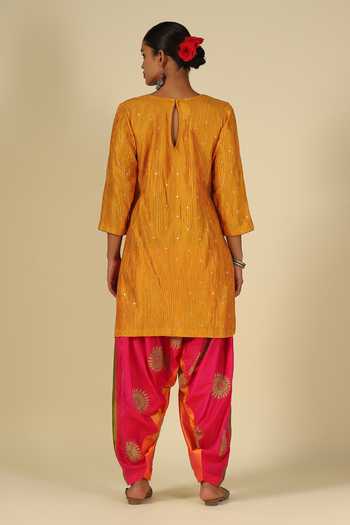 Shop_LATHA PUTTANNA_Yellow Silk Embroidery, Mirrors, Zari V-neck Hand Karnataka Kurta Set _at_Aza_Fashions