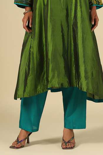 LATHA PUTTANNA_Green Silk Embroidery Round Neck, Yes Thread Kurta Set _Online_at_Aza_Fashions