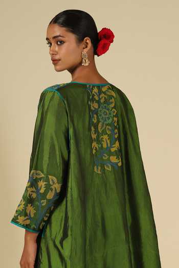 Shop_LATHA PUTTANNA_Green Silk Embroidery Round Neck, Yes Thread Kurta Set _Online_at_Aza_Fashions