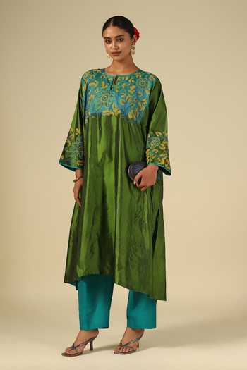 LATHA PUTTANNA_Green Silk Embroidery Round Neck, Yes Thread Kurta Set _at_Aza_Fashions