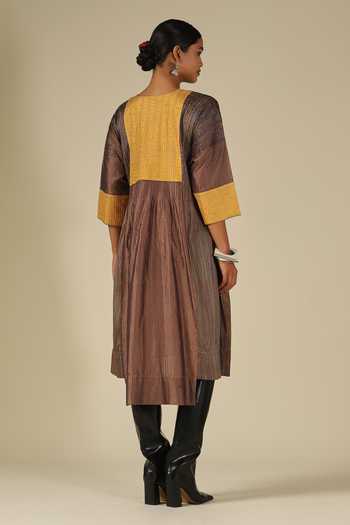 Shop_LATHA PUTTANNA_Gold Silk Embroidery Round Neck Thread Kurta _at_Aza_Fashions