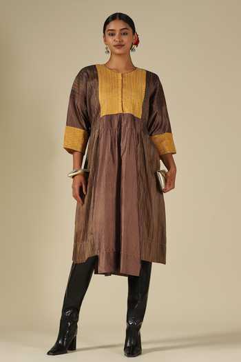 Buy_LATHA PUTTANNA_Gold Silk Embroidery Round Neck Thread Kurta _at_Aza_Fashions