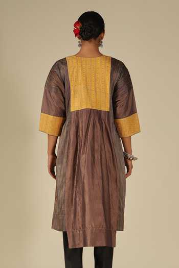 Buy_LATHA PUTTANNA_Gold Silk Embroidery Round Neck Thread Kurta 