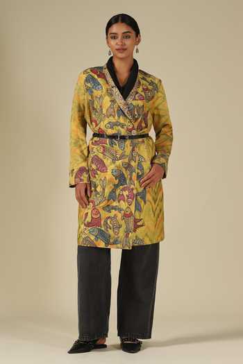 Buy_LATHA PUTTANNA_Mustard Silk Applique Shawl Neck Hand Painted Kalamkari Ikat Raw Jacket 