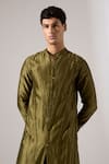 Son Of A Noble Snob_Olive Green Chanderi Hayden Kurta Set _Online_at_Aza_Fashions